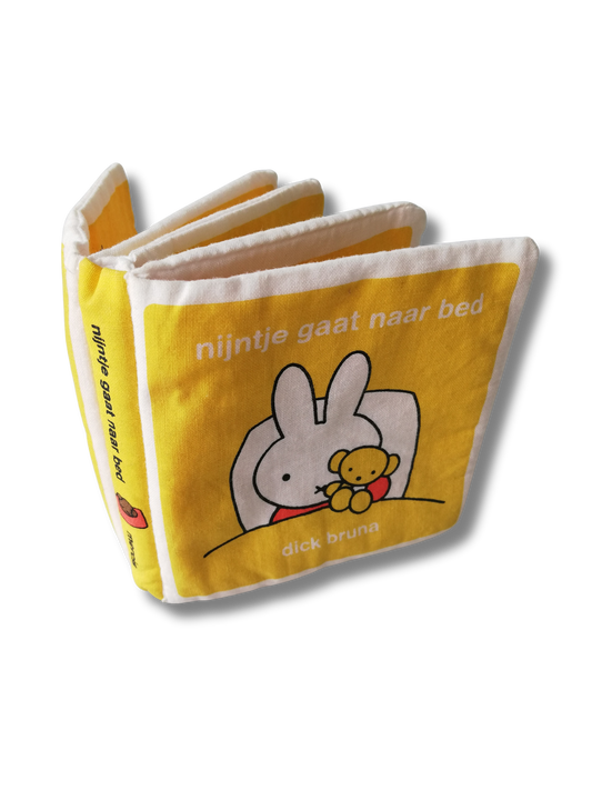 Stoffen boekje: Nijntje gaat naar bed